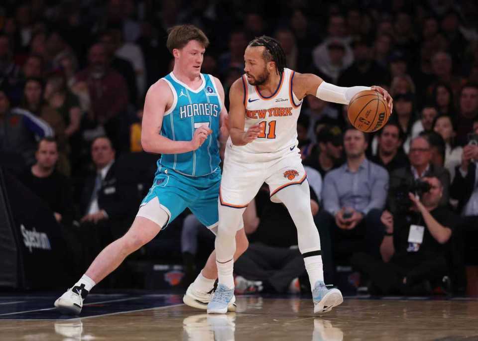 华体会官方网站-队史地4人！唐斯35+18+5尼克斯双杀黄蜂 三球34+8+9布伦森26分