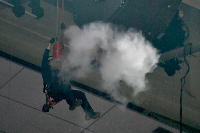 1648370590420067524.jpg 华体会官网-火灾插曲令比赛中断70分钟 猛龙终于冲出附加赛